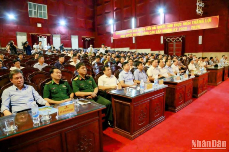 Các đại biểu tham dự hội nghị.