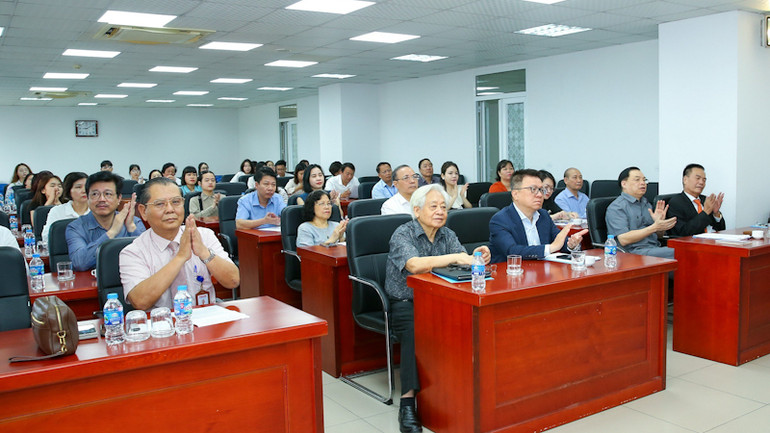 Các đại biểu tham dự tọa đàm và phát động cuộc thi viết.