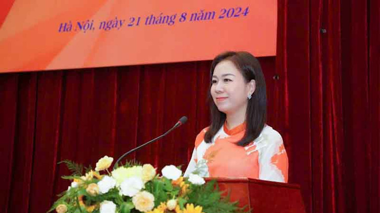 Tiến sĩ Trần Thị Thu Hà, Trưởng khoa Nghệ thuật, Trường đại học Sư phạm Hà Nội phát biểu ý kiến. Tiến sĩ Trần Thị Thu Hà, Trưởng khoa Nghệ thuật, Trường đại học Sư phạm Hà Nội phát biểu ý kiến.