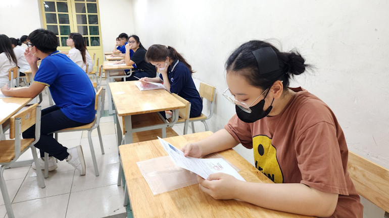 Thí sinh rà soát các thông tin trong phiếu dự thi.