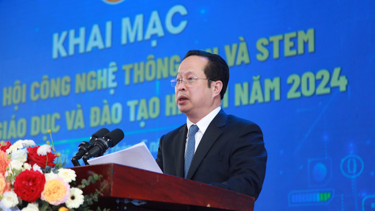 Giám đốc Sở Giáo dục và Đào tạo Hà Nội Trần Thế Cương phát biểu khai mạc.