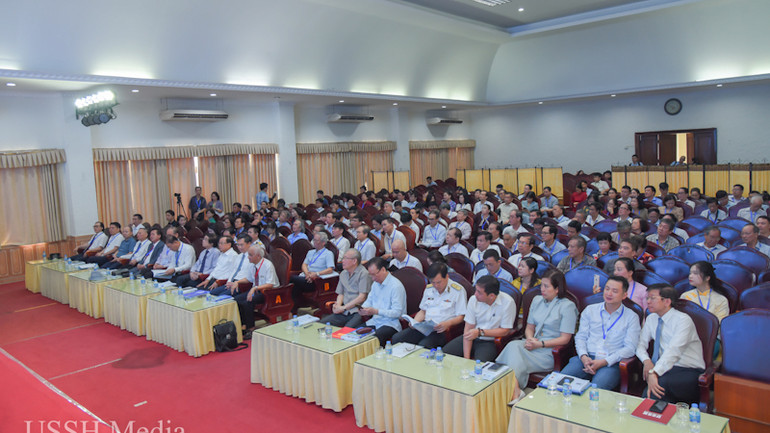 Các đại biểu tham dự hội nghị.