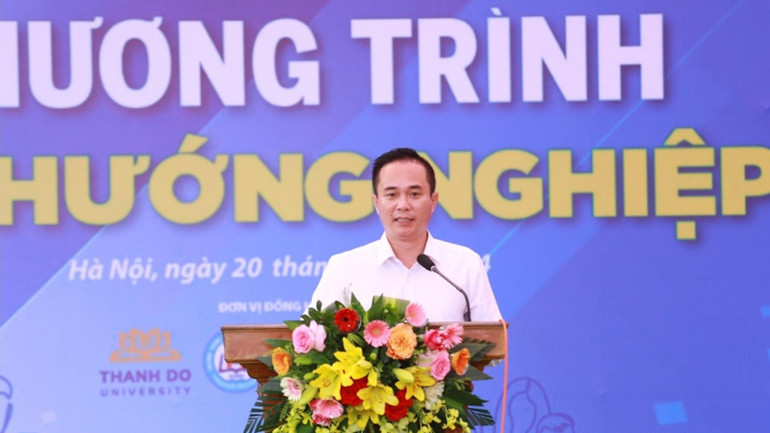 Nhà báo Ngô Vương Tuấn, Phó Tổng Biên tập Báo Tuổi trẻ Thủ đô Phát biểu khai mạc chương trình đối thoại.