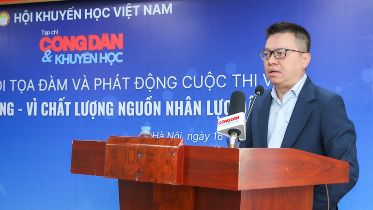 Đồng chí Lê Quốc Minh, Ủy viên Trung ương Đảng, Tổng Biên tập Báo Nhân Dân, Phó Trưởng Ban Tuyên giáo Trung ương, Chủ tịch Hội Nhà báo Việt Nam phát biểu ý kiến tại lễ phát động.