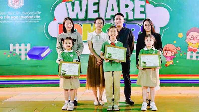 Lễ trao giải tại Trường tiểu học Lômônôxốp, Hà Nội. (Ảnh: Ban tổ chức).