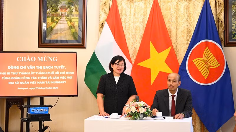 anh-5-gap-go-dsq-va-cong-dong-nguoi-viet-tai-hungary.jpg