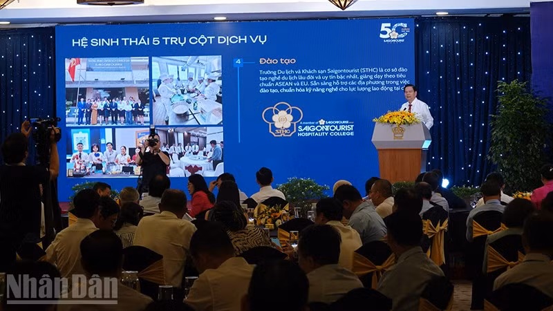 Quang cảnh buổi họp mặt. (Ảnh: LINH BẢO)