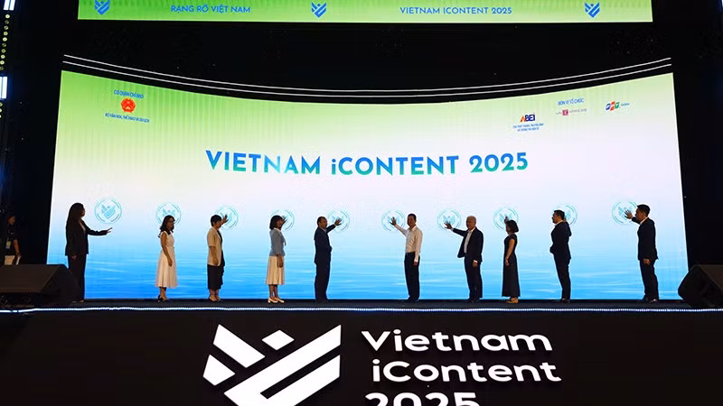 Các đại biểu thực hiện nghi thức khai mạc Ngày hội Sáng tạo nội dung số Việt Nam 2025. (Ảnh: Ban tổ chức)