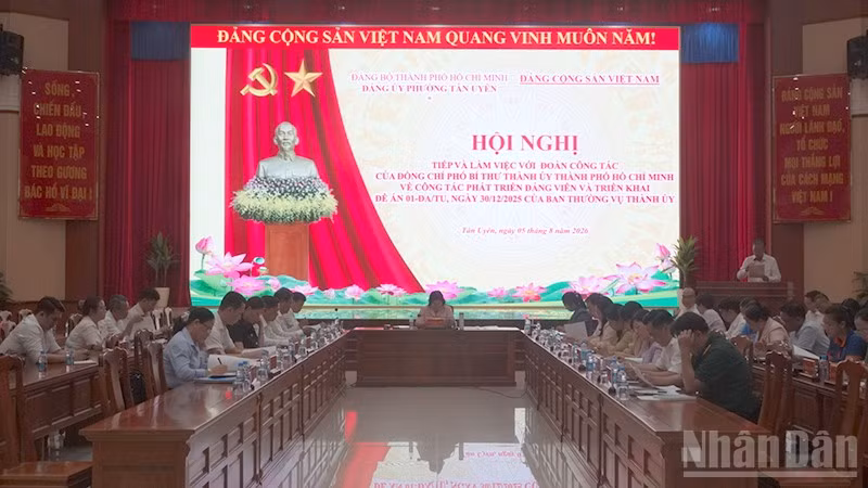 Quang cảnh buổi làm việc. (Ảnh: LINH BẢO)