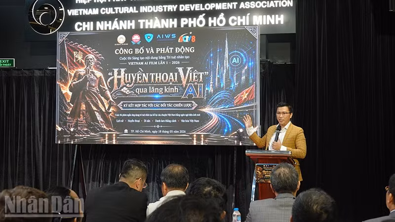 Đại diện Hiệp hội Phát triển Công nghiệp Văn hóa Việt Nam chi nhánh Thành phố Hồ Chí Minh thông tin về cuộc thi. (Ảnh: LINH BẢO)