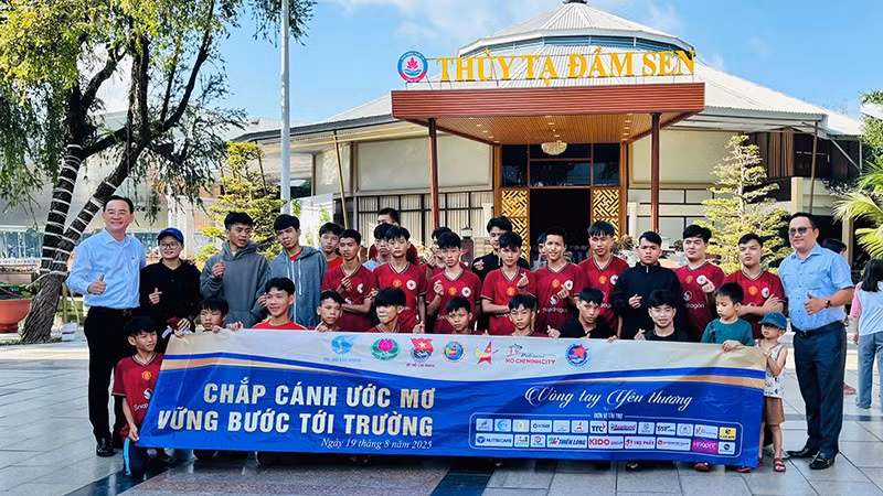 Các em nhỏ tham gia chương trình tại Thảo Cầm Viên sáng 19/8. (Ảnh: Ban Tổ chức)