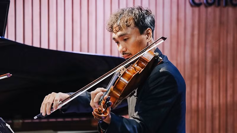 pham-vu-thien-bao-viola.png