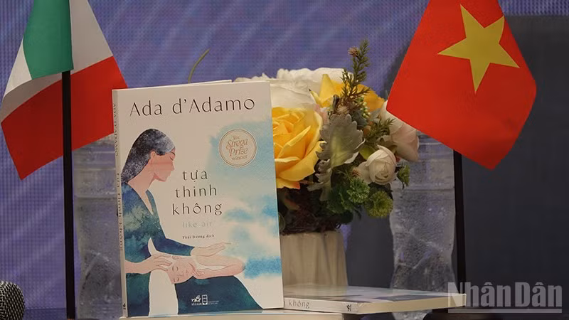Bìa cuốn sách "Tựa thinh không". (Ảnh: Linh Bảo)