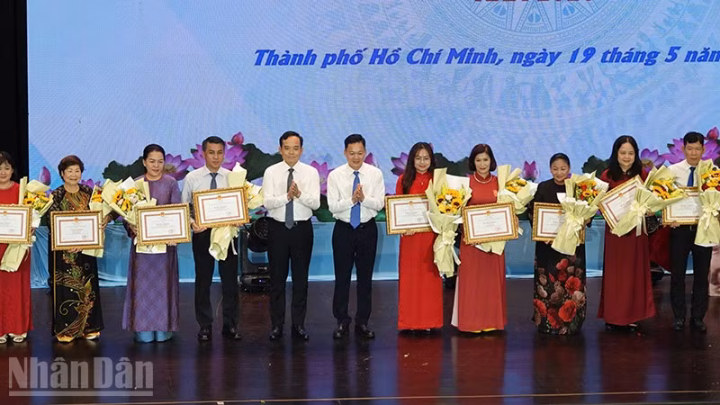 ndo_bl_z7841134932647-03a633d779c6b173ddf84b399f4e8ed1.jpg
