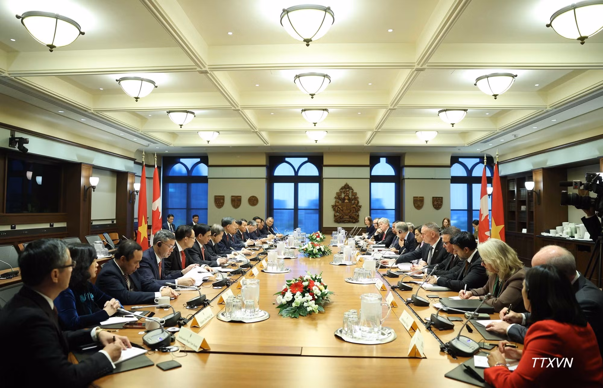 vna-potal-thu-tuong-canada-mark-carney-don-hoi-dam-voi-tong-bi-thu-chu-tich-nuoc-to-lam-4387.jpg