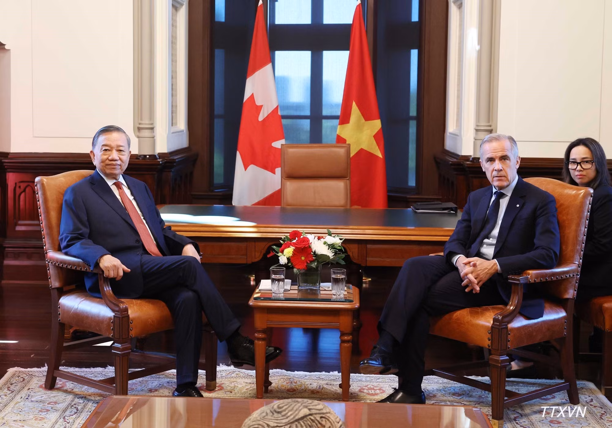 vna-potal-thu-tuong-canada-mark-carney-don-hoi-dam-voi-tong-bi-thu-chu-tich-nuoc-to-lam-1688.jpg