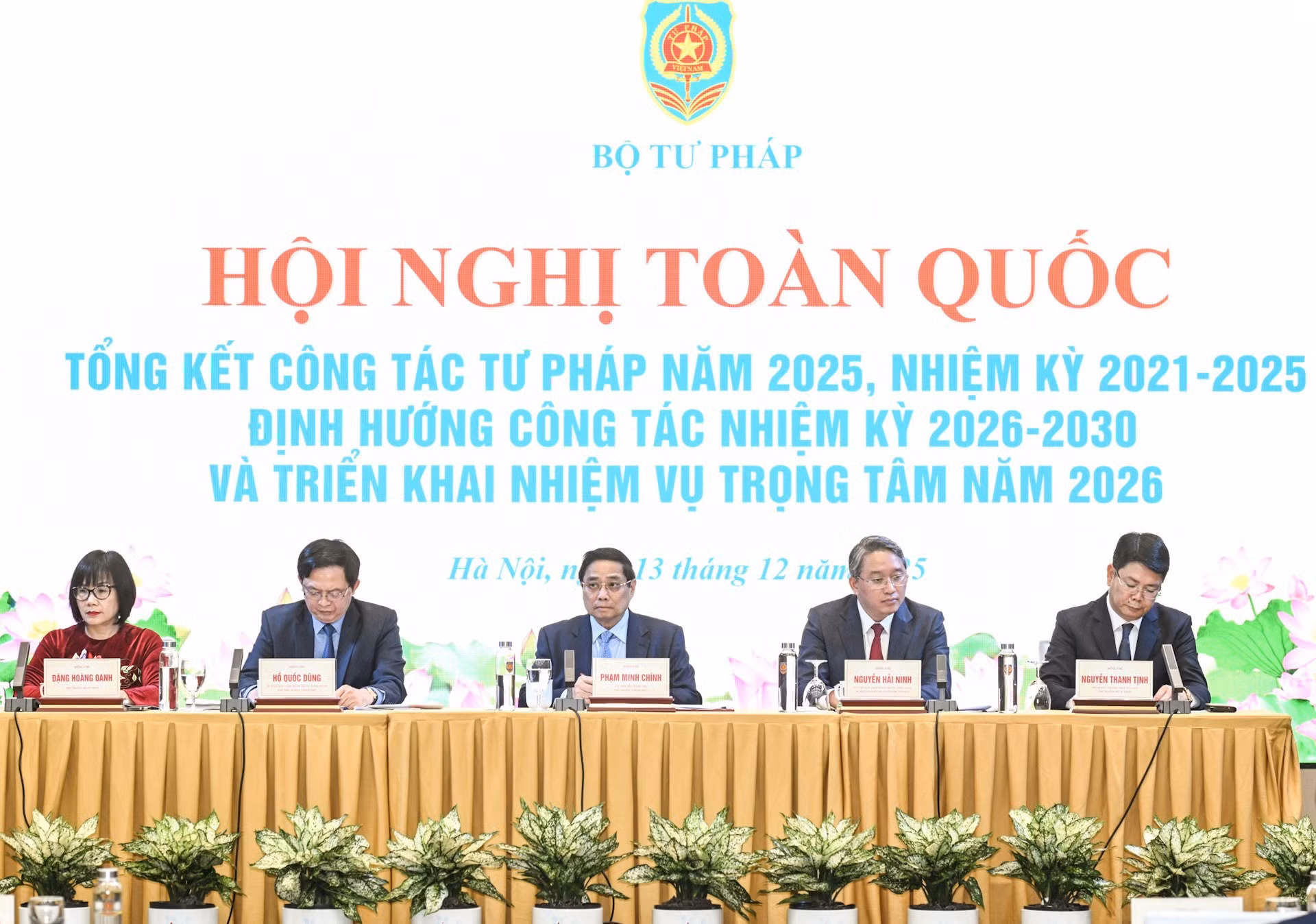 thu-tuong-chu-tri.jpg