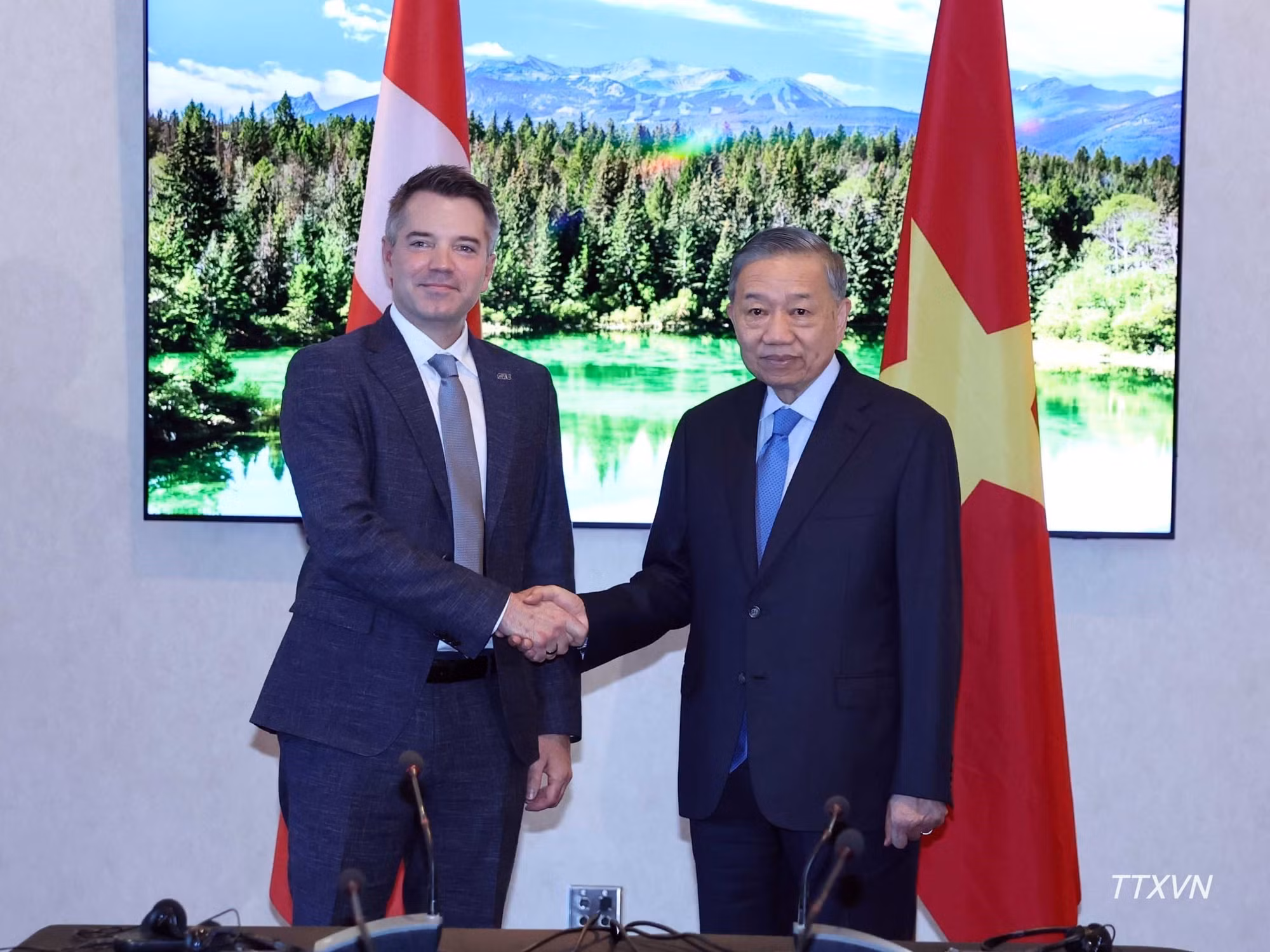 vna-potal-tong-bi-thu-chu-tich-nuoc-to-lam-tiep-mot-so-tap-doan-quy-dau-tu-lon-cua-canada-1674.jpg