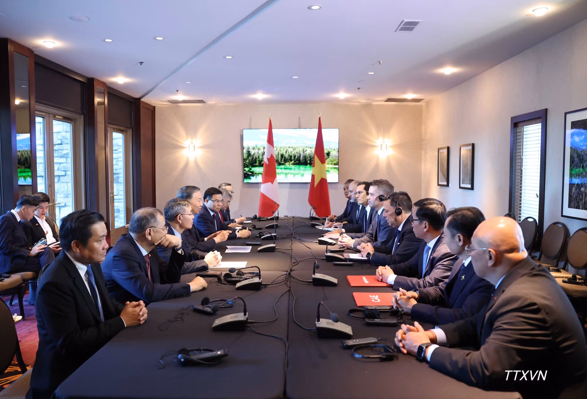 vna-potal-tong-bi-thu-chu-tich-nuoc-to-lam-tiep-mot-so-tap-doan-quy-dau-tu-lon-cua-canada-5671.jpg