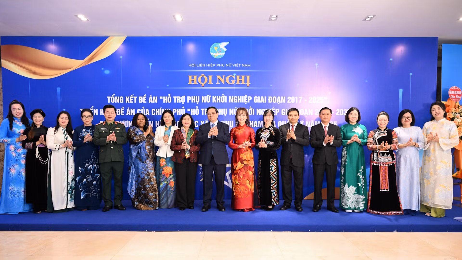 Thủ tướng Chính phủ Phạm Minh Chính và các đại biểu tham dự hội nghị.