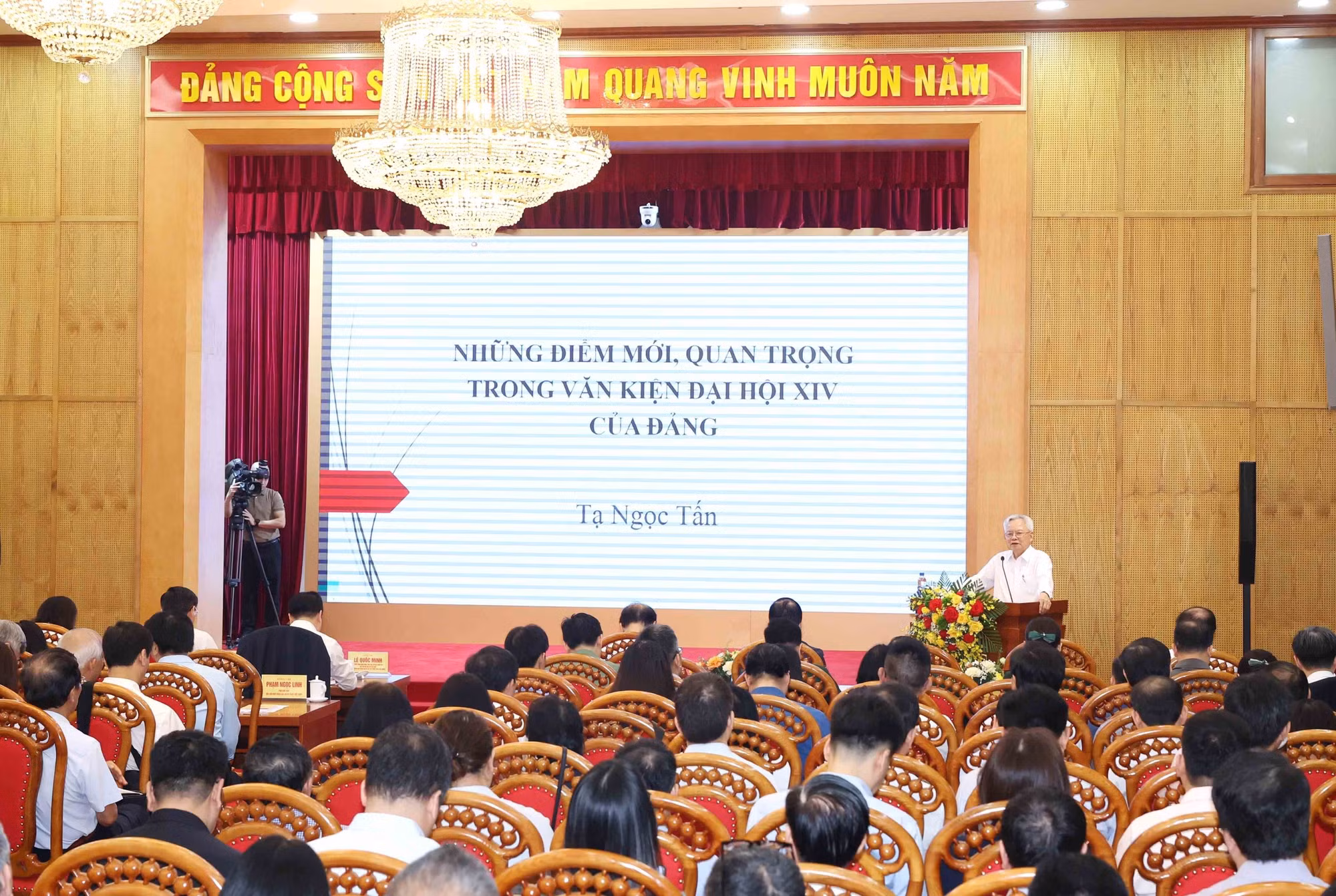 vna-potal-hoi-nghi-toan-quoc-nghien-cuu-hoc-tap-quan-triet-va-trien-khai-thuc-hien-nghi-quyet-dai-hoi-xiv-cua-dang-cho-cac-co-quan-bao-chi-xuat-ban-va-8687810.jpg