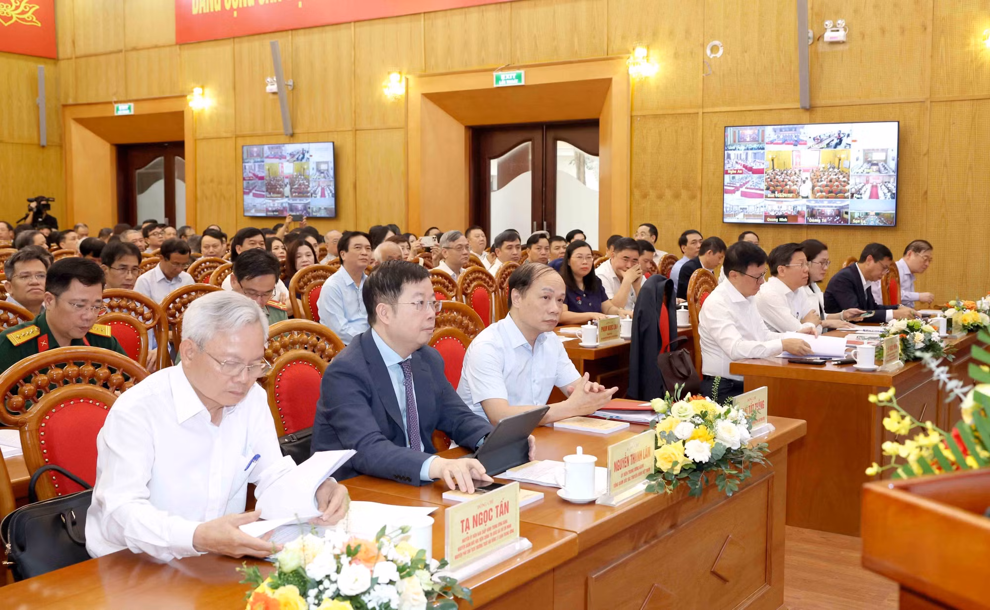 vna-potal-hoi-nghi-toan-quoc-nghien-cuu-hoc-tap-quan-triet-va-trien-khai-thuc-hien-nghi-quyet-dai-hoi-xiv-cua-dang-cho-cac-co-quan-bao-chi-xuat-ban-va-8687811.jpg
