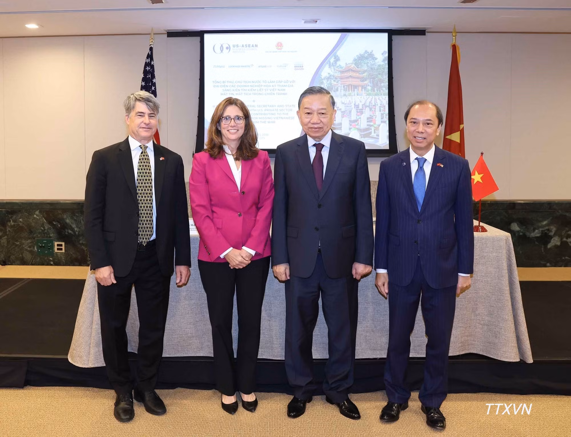 vna-potal-tong-bi-thu-chu-tich-nuoc-to-lam-gap-cac-doanh-nghiep-hoa-ky-nghe-bao-cao-ve-sang-kien-tim-kiem-nguoi-viet-nam-mat-tich-trong-chien-tranh-6832.jpg