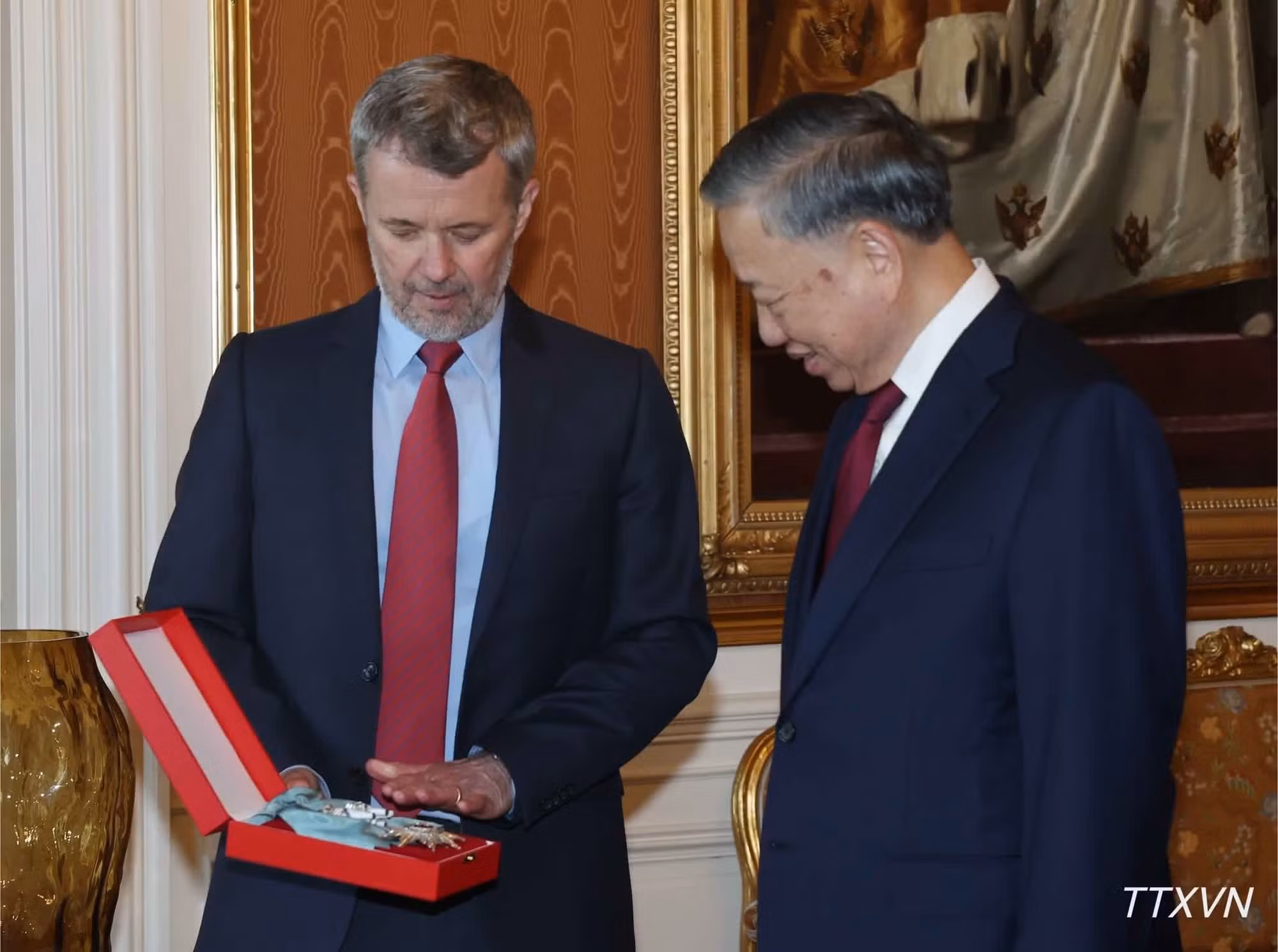 vna-potal-tong-bi-thu-chu-tich-nuoc-to-lam-va-phu-nhan-hoi-kien-nha-vua-dan-mach-va-hoang-hau-1582.jpg