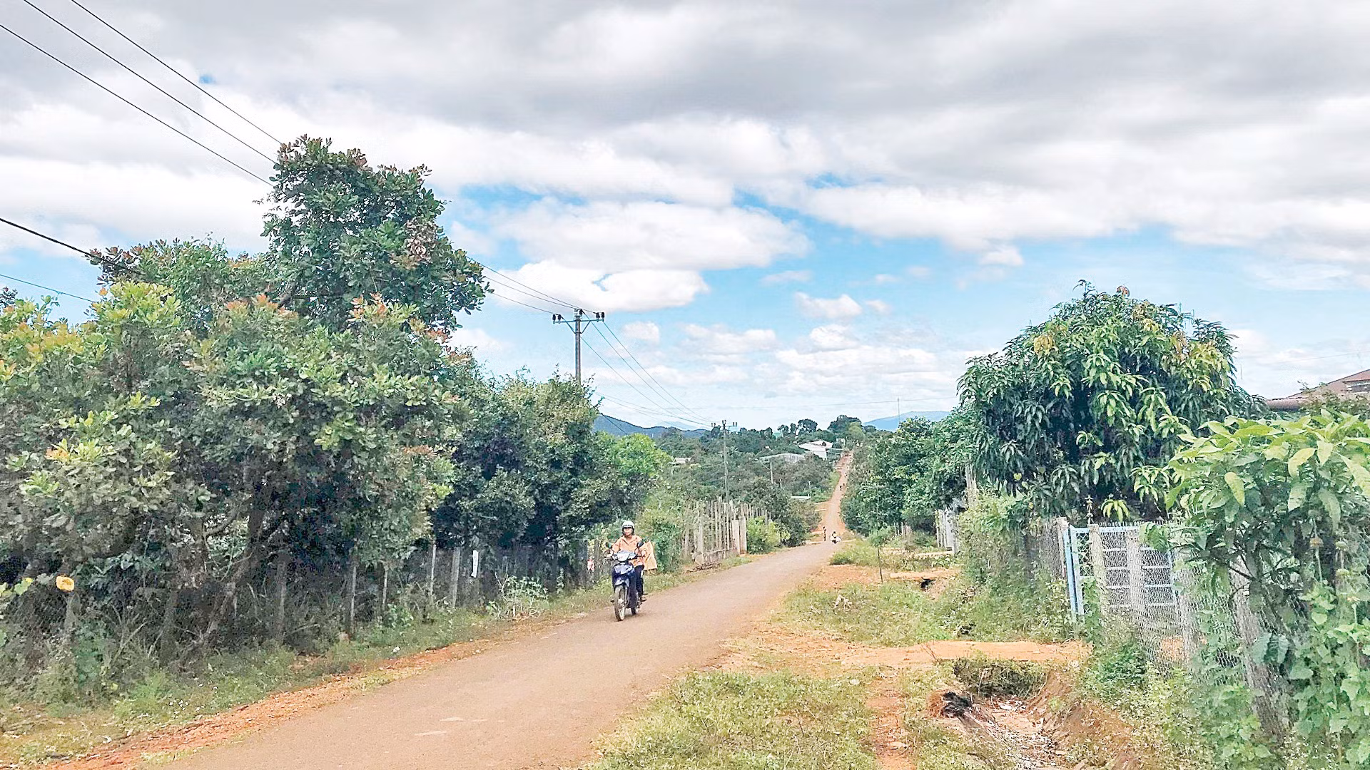 Những “vùng đệm xanh” yên bình của cây trái, vườn tược khu vực biên giới.