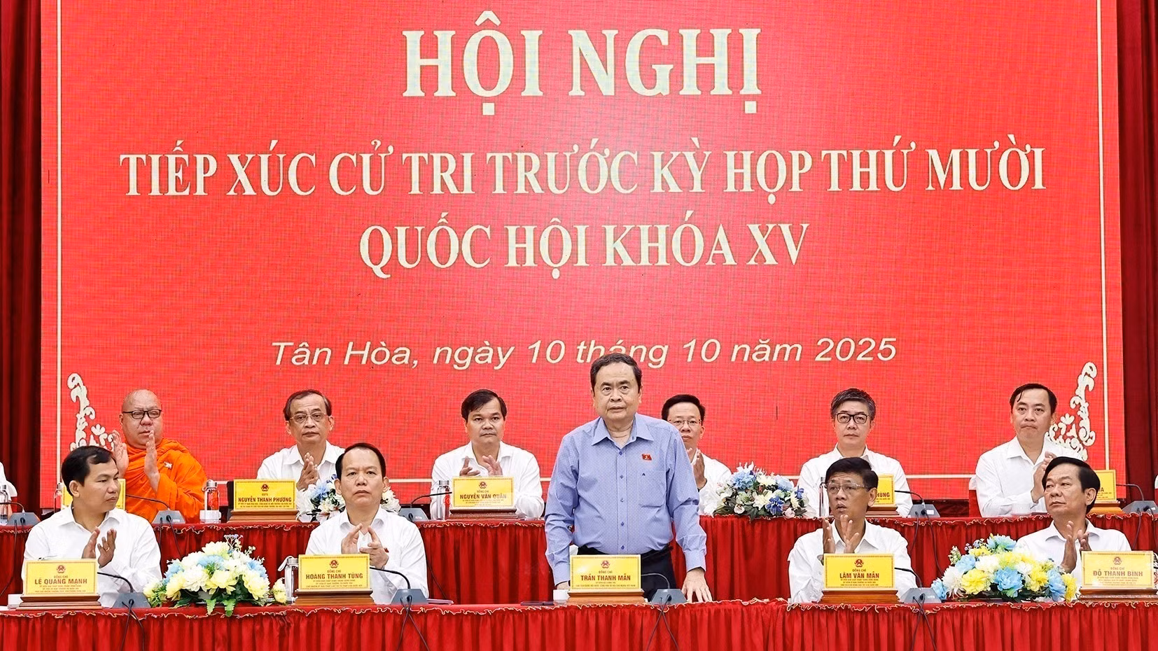 vna-potal-chu-tich-quoc-hoi-tran-thanh-man-tiep-xuc-cu-tri-tai-thanh-pho-can-tho-8329305-5443.jpg
