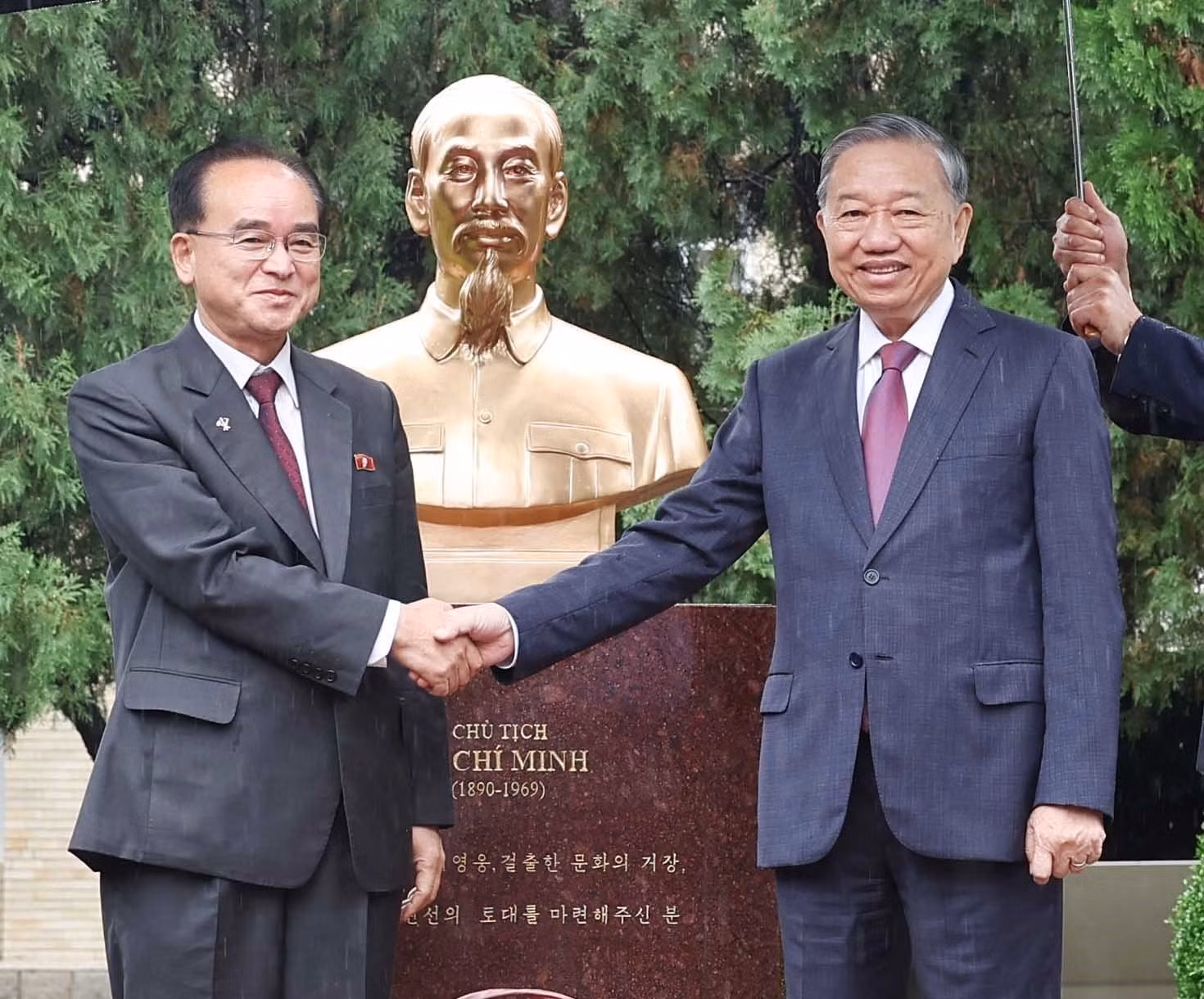 vna-potal-tong-bi-thu-to-lam-du-le-khanh-thanh-tuong-dai-chu-tich-ho-chi-minh-tai-binh-nhuong-8329743.jpg