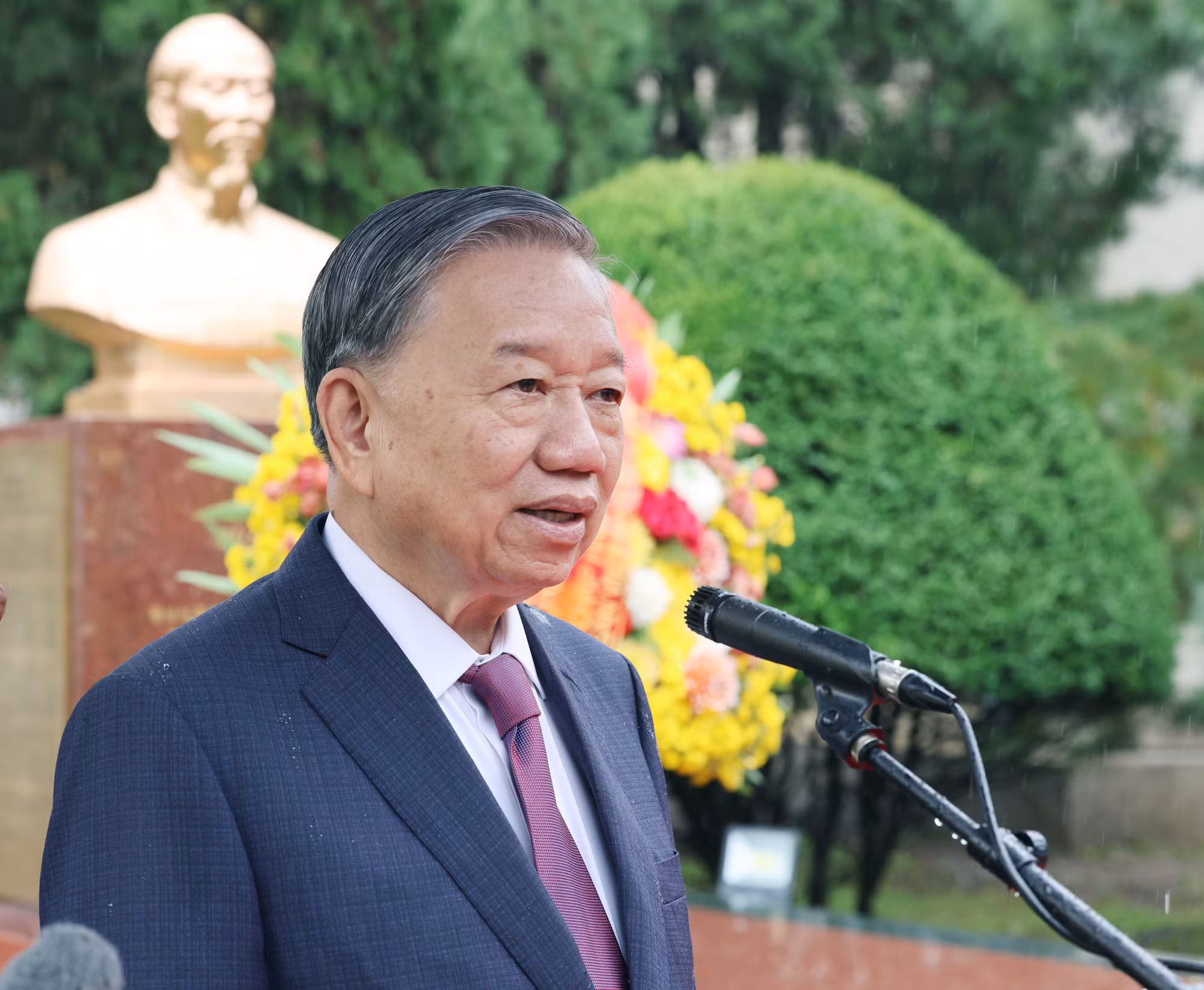 vna-potal-tong-bi-thu-to-lam-du-le-khanh-thanh-tuong-dai-chu-tich-ho-chi-minh-tai-binh-nhuong-8329762-1.jpg
