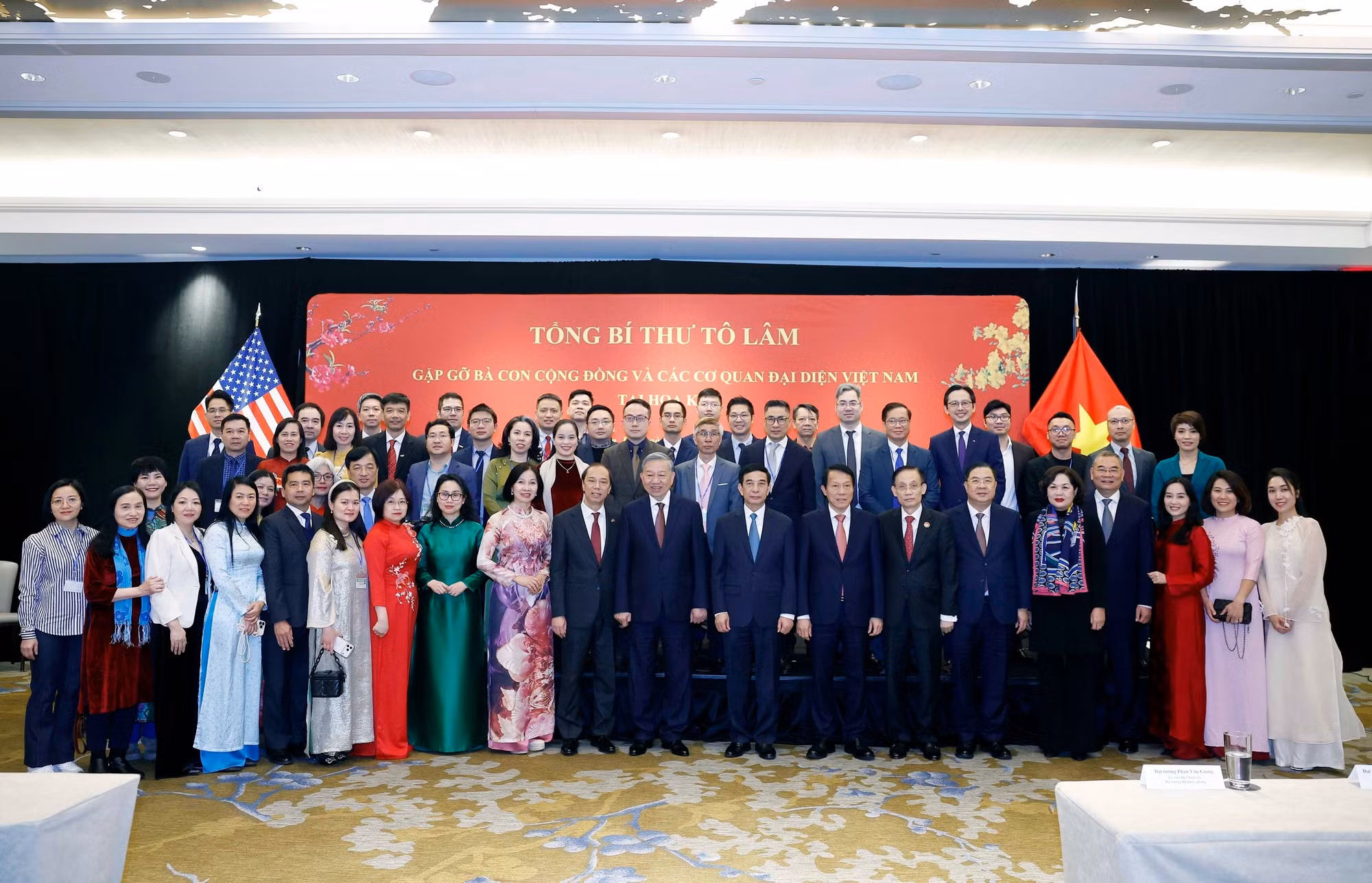 vna-potal-tong-bi-thu-to-lam-gap-go-ba-con-cong-dong-va-cac-co-quan-dai-dien-viet-nam-tai-hoa-ky-8599046.jpg
