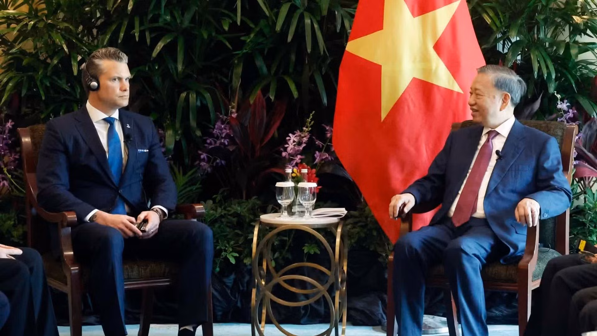 Tổng Bí thư, Chủ tịch nước Tô Lâm tiếp Bộ trưởng Chiến tranh Hoa Kỳ Pete Hegseth. (Ảnh: Thống Nhất/TTXVN)