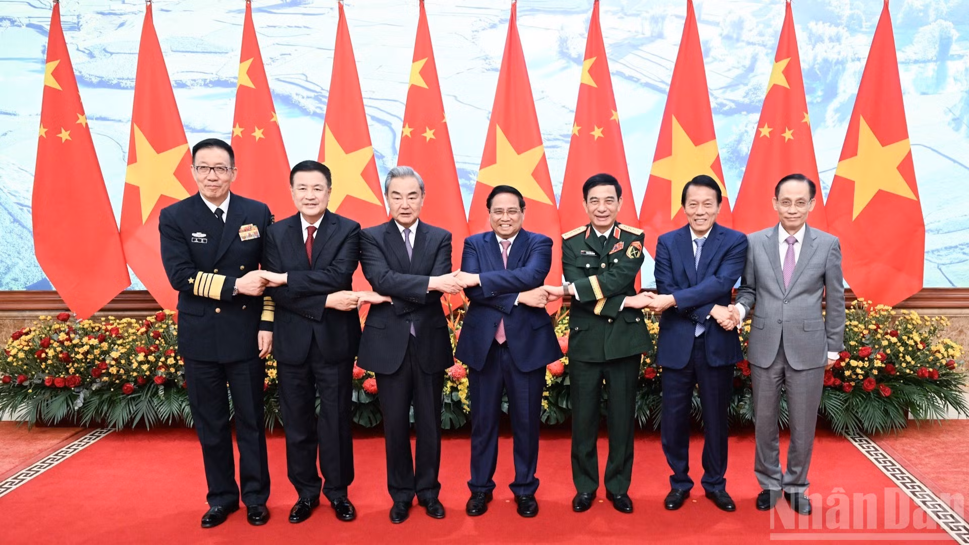Thủ tướng Phạm Minh Chính và bộ trưởng của hai nước.