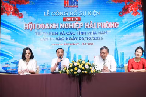 Các đại biểu chủ trì Lễ Công bố sự kiện Đại hội Hội Doanh nghiệp Hải Phòng tại Thành phố Hồ Chí Minh và các tỉnh phía nam nhiệm kỳ 2026-2031. (Ảnh: A.T)