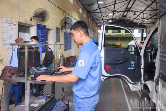 Nhân viên đăng kiểm thực hiện nhiệm vụ theo Thông tư 30/2026/TT-BXD.