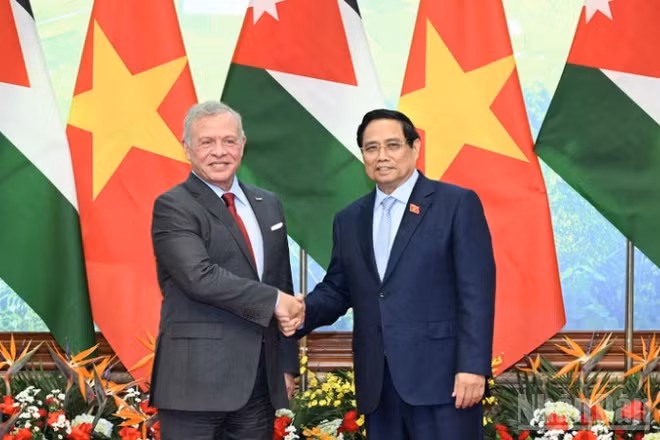 Thủ tướng Phạm Minh Chính và Quốc vương Jordan Abdullah II Ibn Al-Hussein. (Ảnh: Trần Hải)
