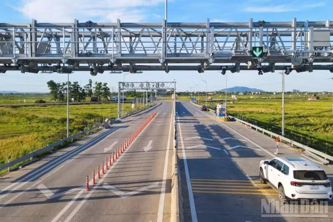 Trạm thu phí không dừng áp dụng công nghệ AI, không còn nhân viên thu phí, tất cả được tích hợp thu phí qua ví điện tử giúp minh bạch tại các dự án BOT.