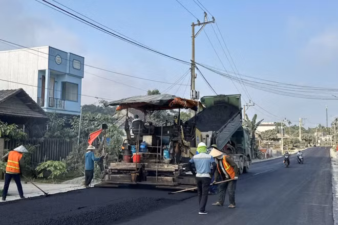Giá nhiên liệu và giá vật liệu xây dựng tăng mạnh gây tác động lớn tới các dự án xây dựng cầu, đường bộ.