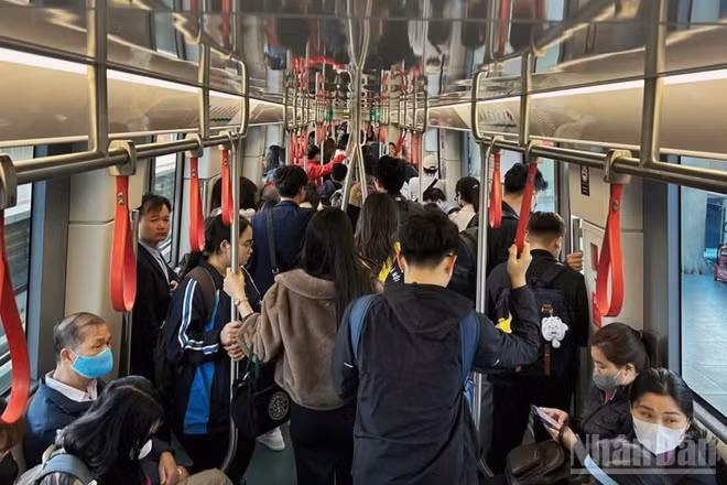 Công ty Trách nhiệm hữu hạn một thành viên Đường sắt Hà Nội ghi nhận lượng khách đi tàu có sự "nhảy vọt" chỉ trong 10 ngày đầu tháng 3.