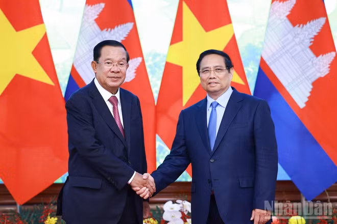 Thủ tướng Phạm Minh Chính và Chủ tịch Đảng Nhân dân Campuchia, Chủ tịch Thượng viện Campuchia Hun Sen.