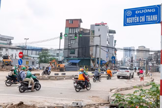 Nút giao thông La Thành-Nguyễn Chí Thanh sẽ được điều chỉnh phân luồng giao thông phục vụ thi công tuyến đường sắt đô thị số 5. (Ảnh: Đức Anh)