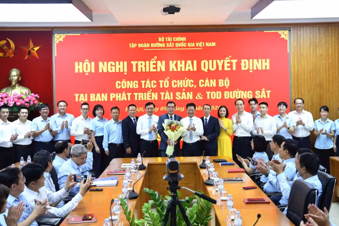 Ra mắt Ban phát triển tài sản và TOD Đường sắt. (Ảnh: Tập đoàn Đường sắt Quốc gia Việt Nam)