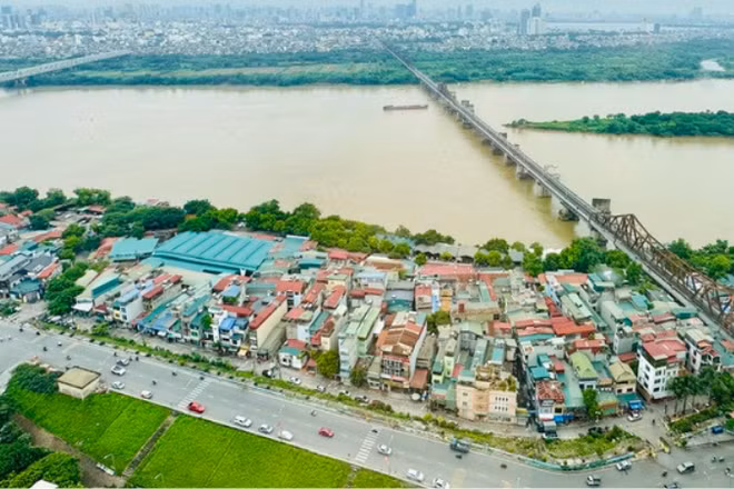 Hai phía bờ sông Hồng là nội đô và ngoại thành của Hà Nội. (Ảnh: chinhphu.vn)