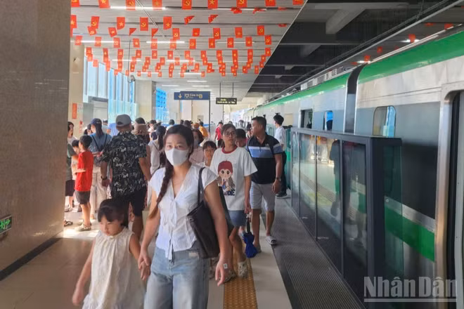 Hơn 190.000 lượt khách đi metro miễn phí trong ba ngày đầu kỳ nghỉ Quốc khánh.