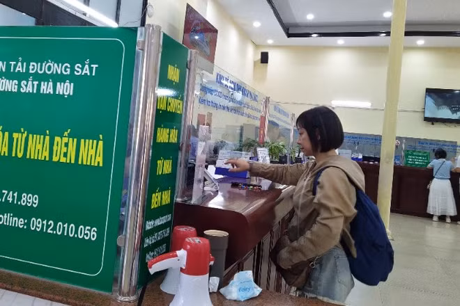 Hành khách có thể mua vé và đổi trả trực tiếp trên hệ thống bán vé điện tử thay vì phải thực hiện trực tiếp như trước kia.
