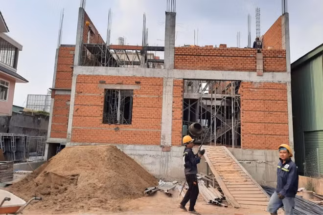 Các công trình xây dựng đơn lẻ, sửa chữa cải tạo bên trong hoặc mặt ngoài, không tiếp giáp với đường đô thị có yêu cầu về quản lý kiến trúc được miễn giấy phép xây dựng.
