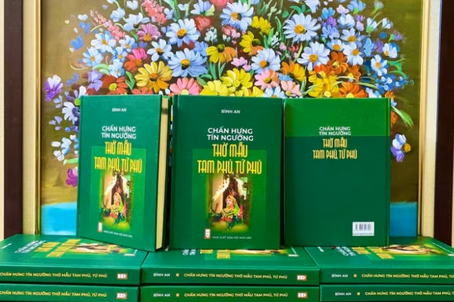 Sách "Chấn hưng tín ngưỡng thờ Mẫu Tam phủ, Tứ phủ" của tác giả Bình An.