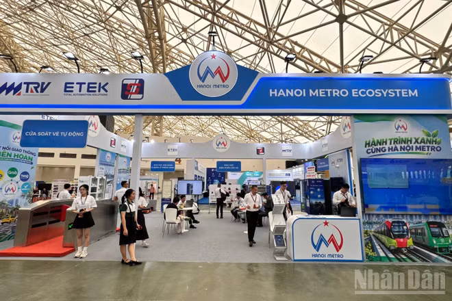 Gian hàng của Hà Nội Metro tham dự Triển lãm và Hội nghị quốc tế lần thứ hai về Công nghệ đường sắt hiện đại và Chuỗi cung ứng xây dựng hạ tầng tại Việt Nam.